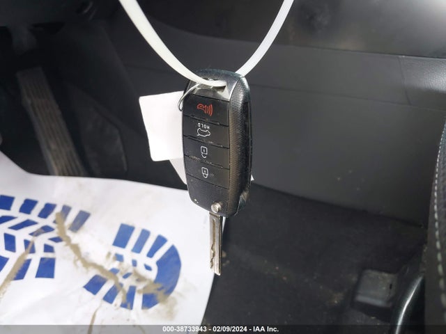KIA SOUL + 2018 KNDJP3A51J7610462 Image 11
