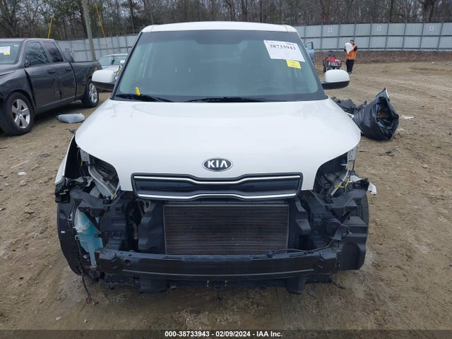 KIA SOUL + 2018 KNDJP3A51J7610462 Image 13