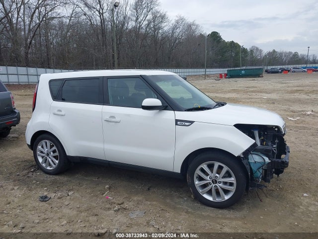 KIA SOUL + 2018 KNDJP3A51J7610462 Image 14