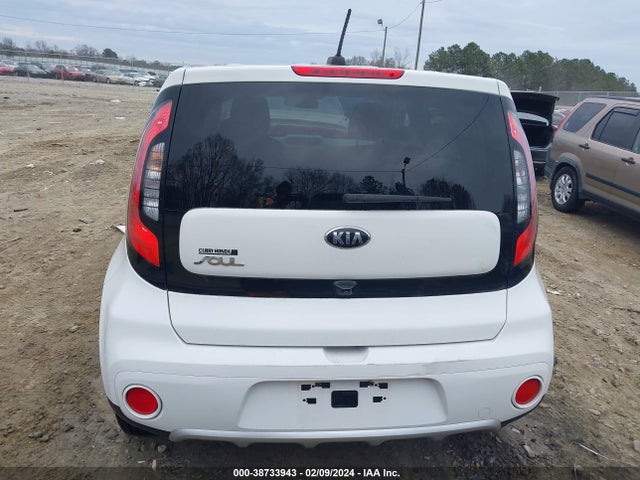 KIA SOUL + 2018 KNDJP3A51J7610462 Image 17