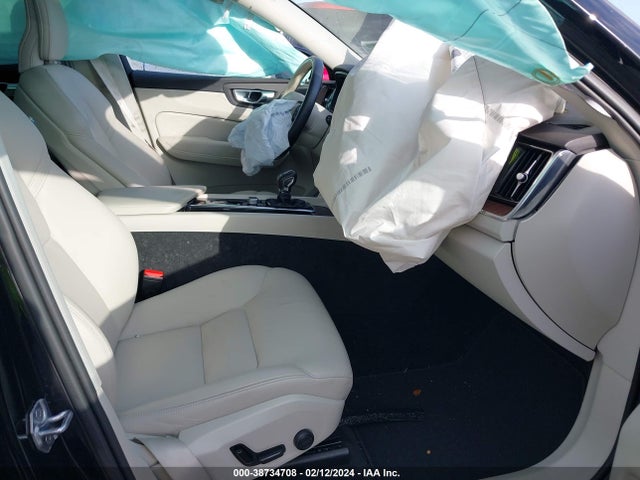 YV4A22RK0M1685869 Volvo Xc60 T6 Momentum