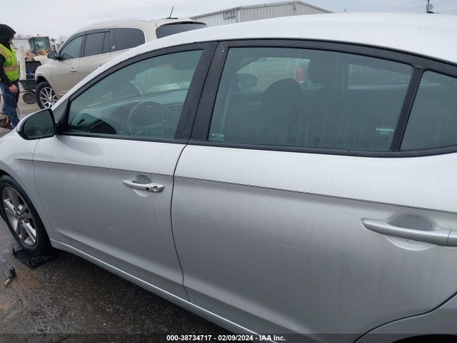 Hyundai Elantra Value Edition 2018 5NPD84LFXJH237682 Image 13