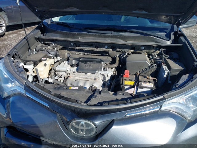 Toyota RAV4 LE 2018 JTMBFREV1JD251913 Image 10
