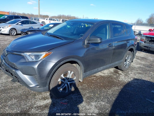 Toyota RAV4 LE 2018 JTMBFREV1JD251913 Image 2