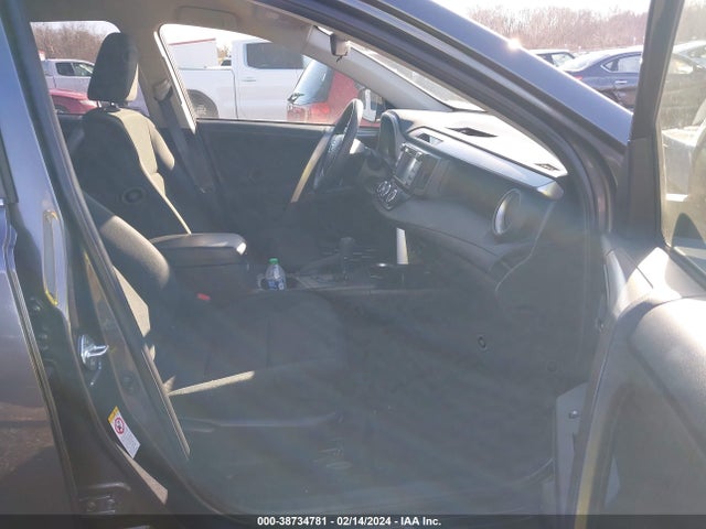 Toyota RAV4 LE 2018 JTMBFREV1JD251913 Image 5