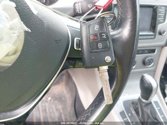 3VW217AU4FM093835 Volkswagen Golf Tsi Se 4-door