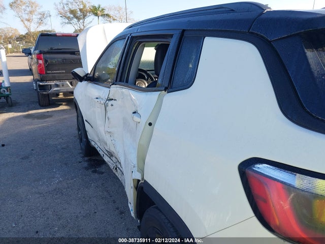 3C4NJCBB1LT147566 Jeep Compass Altitude Fwd