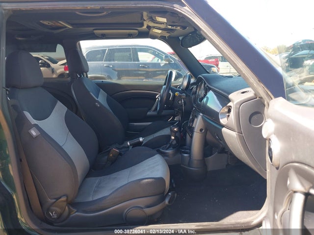2006 MINI COOPER S WMWRE33586TJ37306 Photo 4