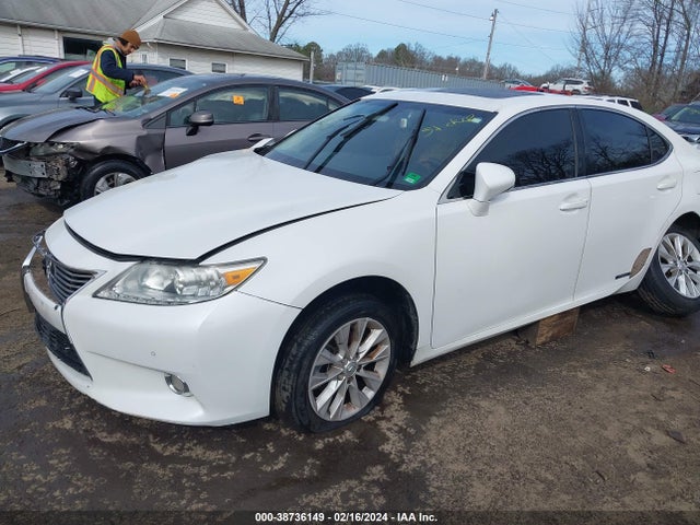 Lexus ES 300H 2014 JTHBW1GG7E2075983 Image 2