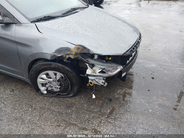 Hyundai ELANTRA SE 2018 5NPD74LF1JH349841 Image 18