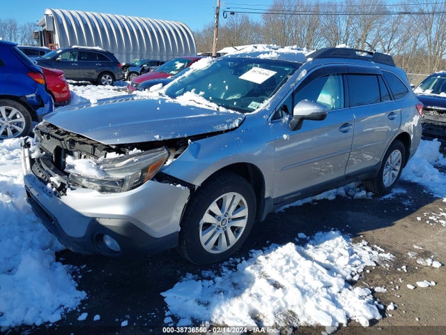Subaru Outback 2.5i Premium 2018 4S4BSAFC6J3225173 Image 2