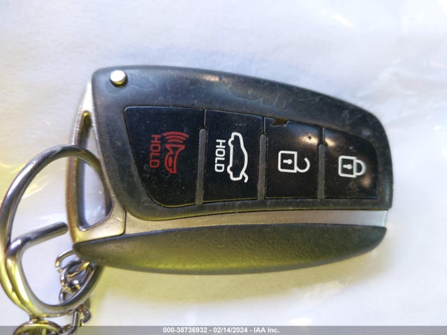 Hyundai Genesis 3.8 2015 KMHGN4JE1FU019767 Image 11
