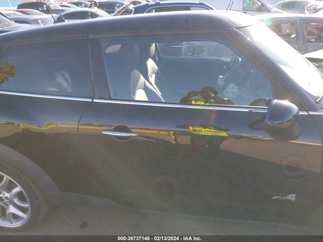 2013 MINI PACEMAN COOPER S VIN: WMWSS7C51DWN52089