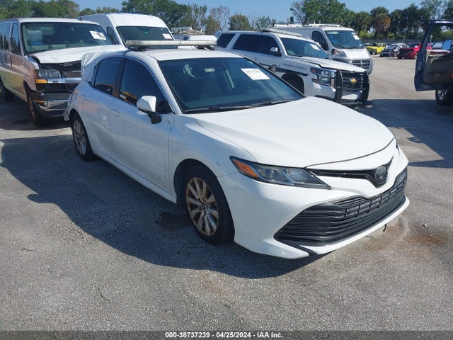 Toyota CAMRY LE 2020 4T1C11AK7LU881711 Image 1