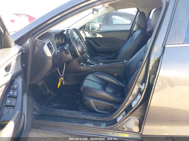 3MZBN1V37JM243013 Mazda Mazda3 Touring
