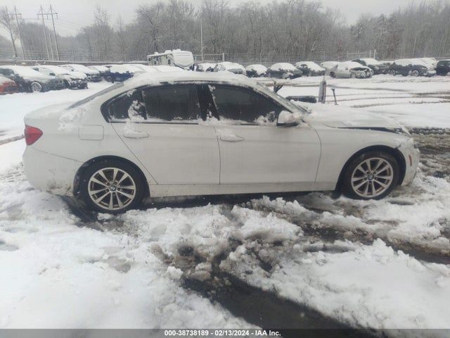 BMW 320i Xdrive 2018 WBA8E5G53JNU47331 Image 13