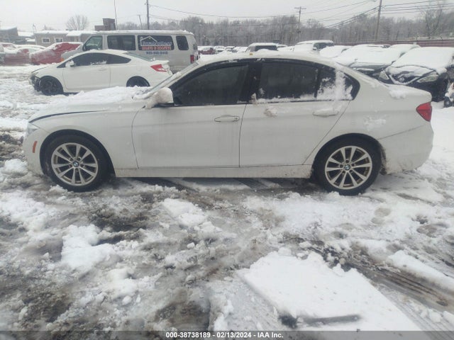BMW 320i Xdrive 2018 WBA8E5G53JNU47331 Image 14