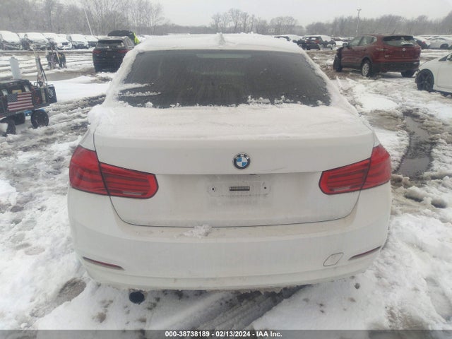 BMW 320i Xdrive 2018 WBA8E5G53JNU47331 Image 16
