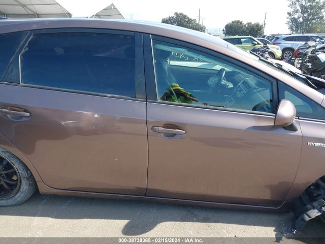 Toyota Prius V Four 2016 JTDZN3EU5GJ043338 Image 12