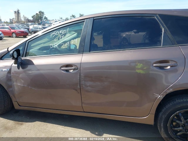 Toyota Prius V Four 2016 JTDZN3EU5GJ043338 Image 13