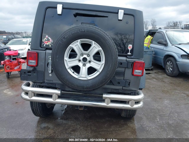 1C4BJWDG1JL818997 Jeep Wrangler Jk Unlimited Sport S 4x4