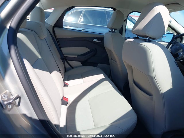 Ford FOCUS SE 2016 1FADP3F22GL355645 Image 8