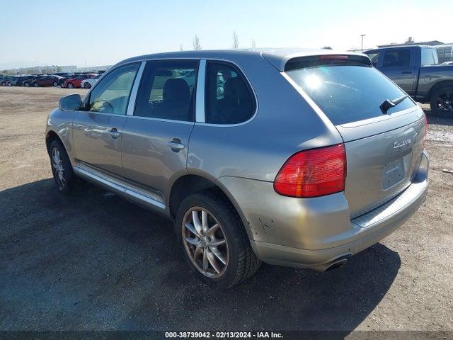 2005 PORSCHE CAYENNE WP1AA29P85LA21275 Photo 2