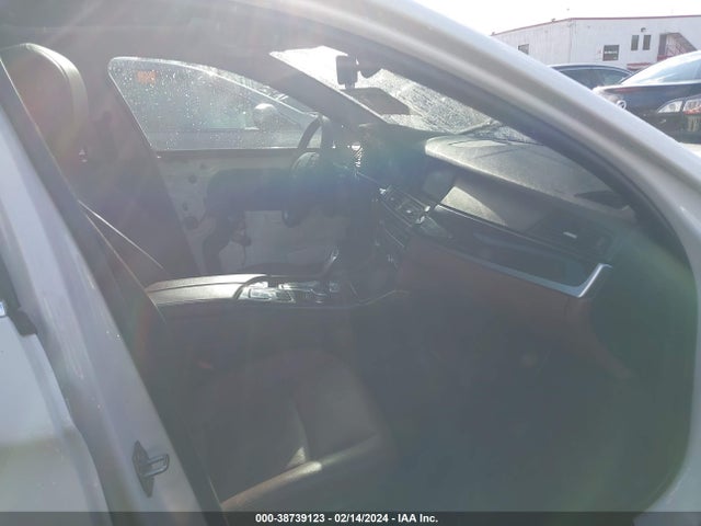 BMW 535i Xdrive 2014 WBA5B3C52ED531576 Image 5