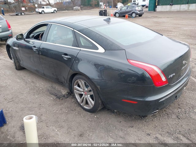 2015 JAGUAR XJ SAJWJ2GD8F8V82761 Photo 2