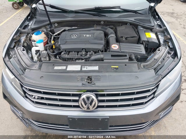 1VWDT7A33HC056743 Volkswagen Passat 1.8t R-line