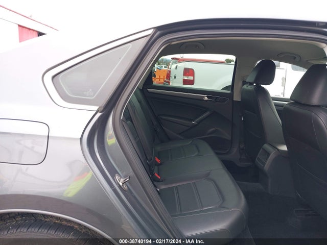 1VWDT7A33HC056743 Volkswagen Passat 1.8t R-line