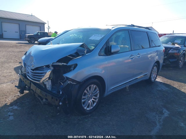 Toyota Sienna Xle 8 Passenger 2015 5TDYK3DC7FS547114 Image 2
