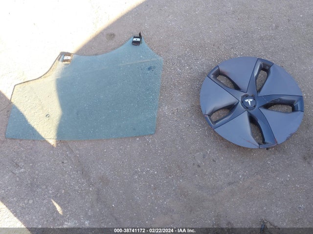 Tesla Model 3 Long Range/mid Range 2018 5YJ3E1EA4JF041479 Image 12