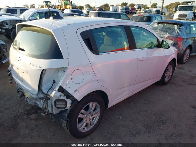 Chevrolet Sonic Lt Auto 2015 1G1JC6SH7F4197230 Image 4
