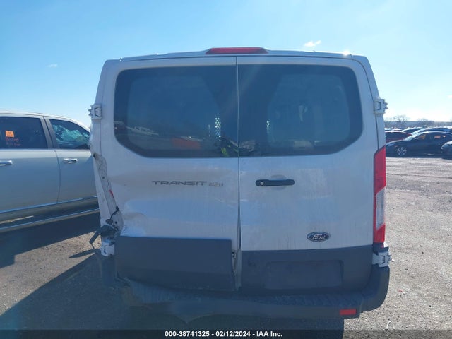 Ford Transit-250 2018 1FTYR1YM5JKA32194 Image 16