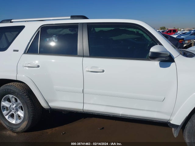 Toyota 4RUNNER SR5 2023 JTEEU5JR7P5298057 Image 14