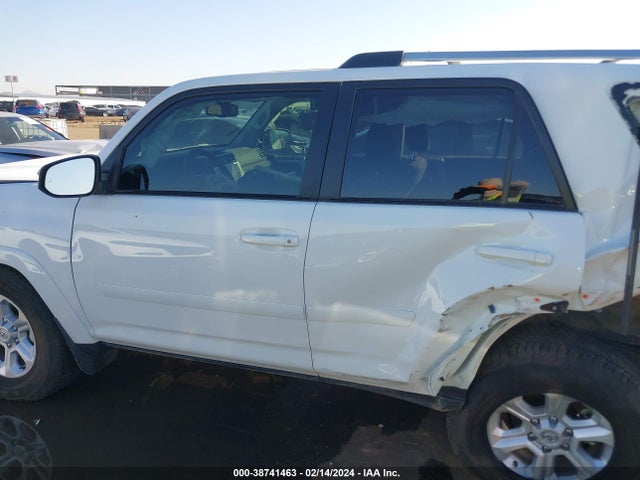 Toyota 4RUNNER SR5 2023 JTEEU5JR7P5298057 Image 15