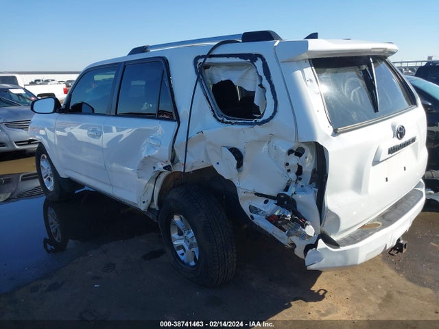 Toyota 4RUNNER SR5 2023 JTEEU5JR7P5298057 Image 3