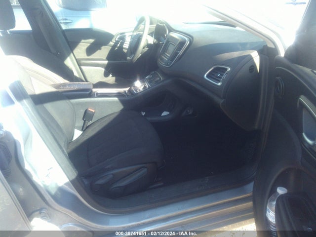 Chrysler 200 Limited 2015 1C3CCCABXFN575499 Image 5