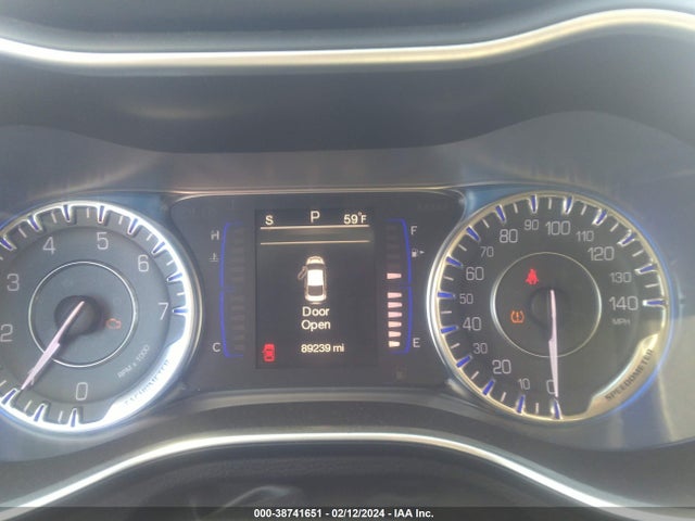 Chrysler 200 Limited 2015 1C3CCCABXFN575499 Image 7