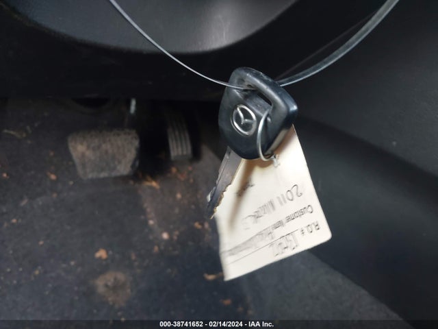2011 MAZDA MAZDA3 I SPORT VIN: JM1BL1UGXB1475326