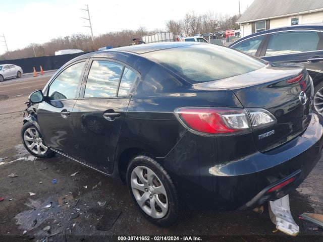 2011 MAZDA MAZDA3 I SPORT VIN: JM1BL1UGXB1475326