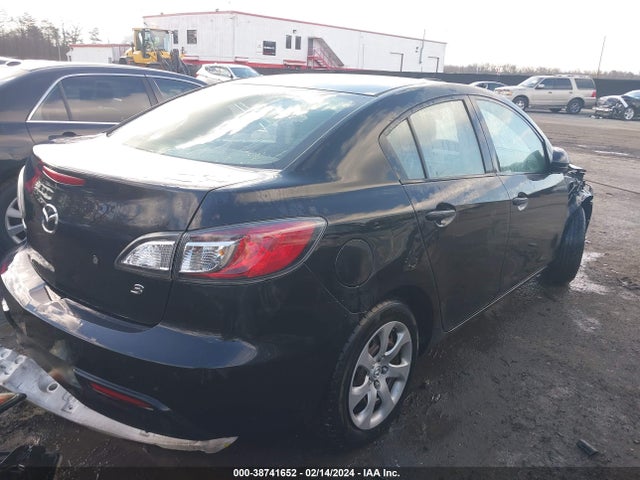 2011 MAZDA MAZDA3 I SPORT VIN: JM1BL1UGXB1475326