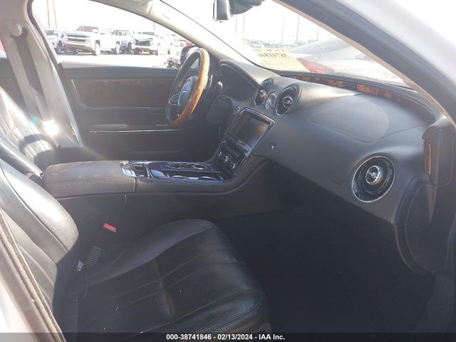 2013 JAGUAR XJ SAJWJ1CDXD8V44039 Photo 4