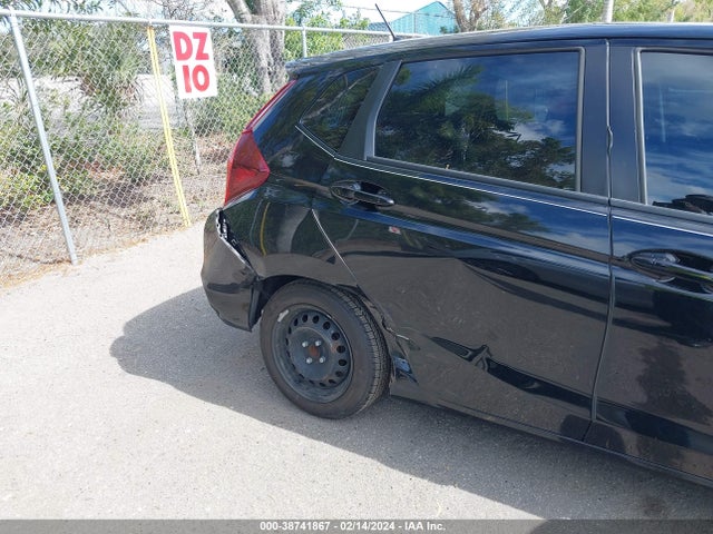 Honda FIT LX 2019 3HGGK5H44KM734347 Image 6