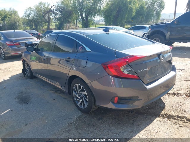 Honda CIVIC EX 2018 2HGFC2F79JH601388 Image 3