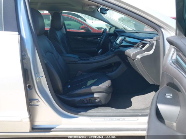 1G4ZP5SS0HU130228 Buick Lacrosse Essence