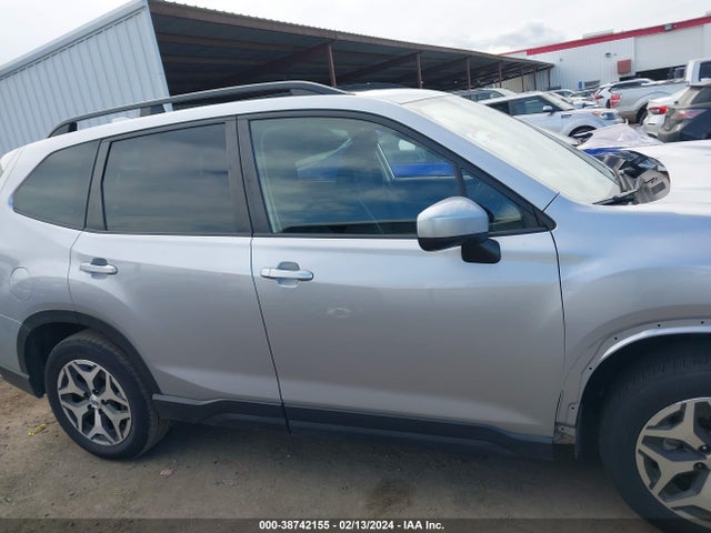 JF2SKAJC0MH526235 Subaru Forester Premium