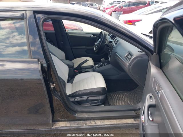 3VWD17AJ9GM350374 Volkswagen Jetta 1.8t Sport