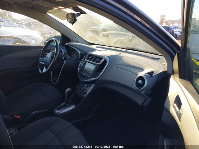 Chevrolet Sonic Lt Auto 2017 1G1JD5SGXH4157399 Image 5